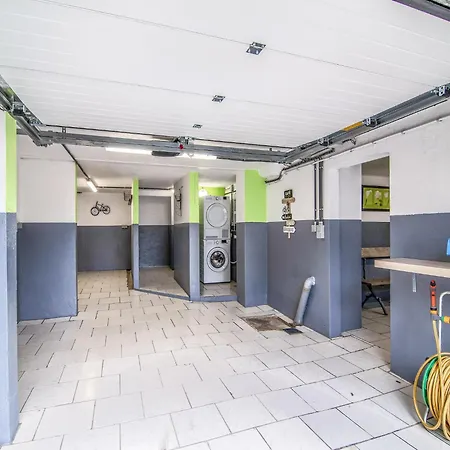 Дом отдыха Spacious Mansion In With Sauna Вэм