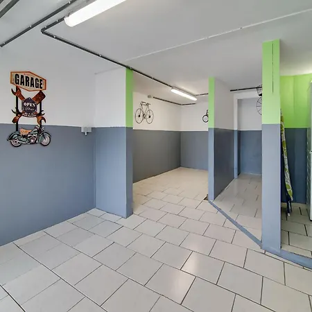 Дом отдыха Spacious Mansion In With Sauna *