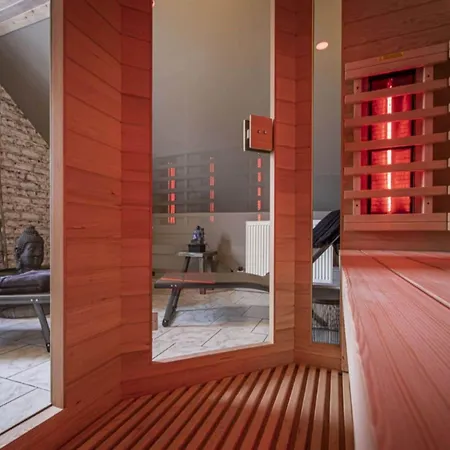 Spacious Mansion In With Sauna Дом отдыха Вэм