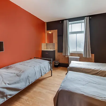 Дом отдыха Spacious Mansion In With Sauna Вэм