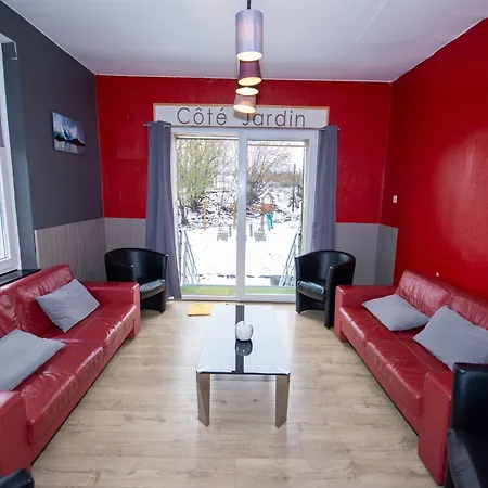 Spacious Mansion In With Sauna בית נופש