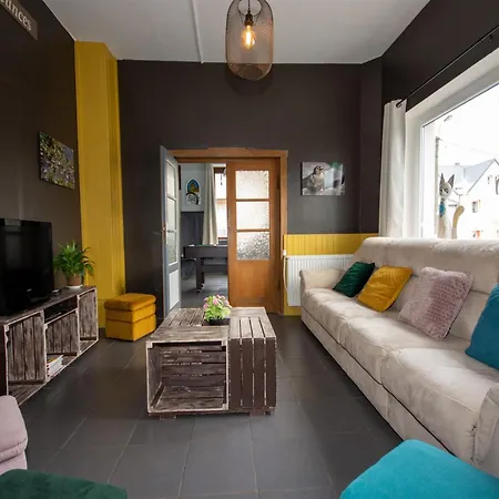 Spacious Mansion In With Sauna בית נופש
