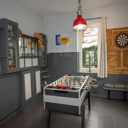 Spacious Mansion In With Sauna 別荘 ウェーム