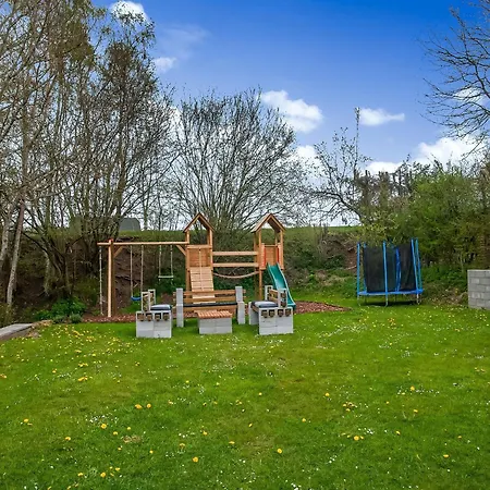 Spacious Mansion In With Sauna 別荘 ウェーム