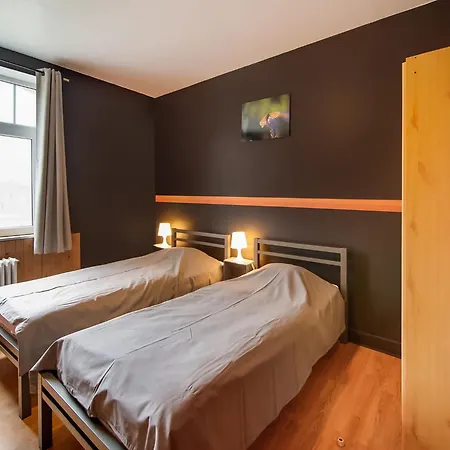 בית נופש Spacious Mansion In With Sauna