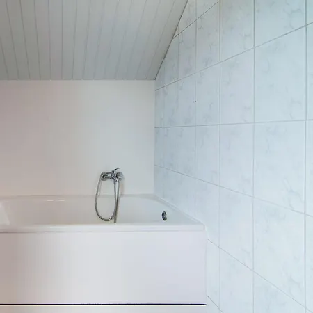 Spacious Mansion In With Sauna * ウェーム